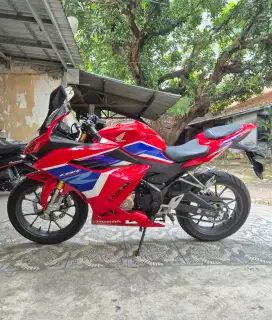 Cbr 15r 2024 warna merah