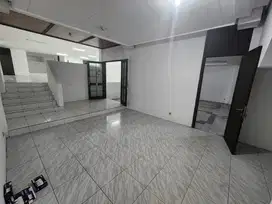 Disewakan Rumah untuk Ruang Usaha Strategis Di Surya Sumantri