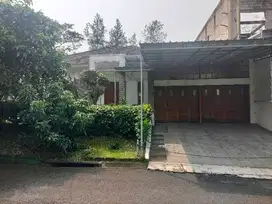 dijual rumah satu lantai halaman luas