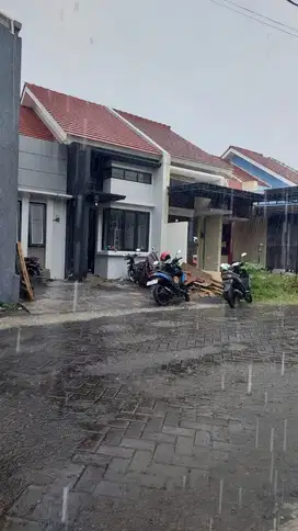 RUMAH MINIMALIS , STRATEGIS , SIAP HUNI DI SEMARANG TIMUR