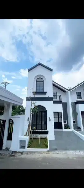 Rumah Dijual Di BNR Fasilitas Kolam Renang