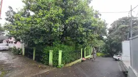 Rumah Clasik Luas Asri Hoek di Jln Cempaka Bintaro Jakarta Selatan