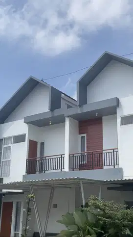 Dijual Villa 2 Lantai Dekat wisata Populer Malang Batu View Pegunungan