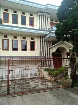 Termurah! Rumah 2 Lantai Setraduta, bandung