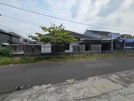 Rumah Bagus Luas Siap Pakai di Perumahan Solo Baru