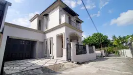 RUMAH MEWAH 2 LANTAI GAYA MEDITARINIA SEMI MODERN. AKSES STRATEGIS