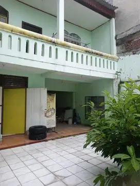 Rumah 2 Lantai yang Nyaman, Asri, dan Tenang, di area Banyak Sekolah