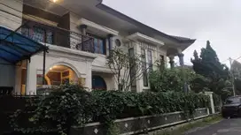 Fully furnished Disewakan rumah lux daerah antapani bandung