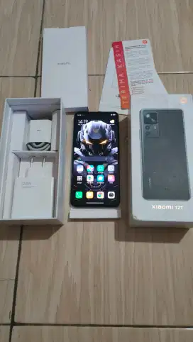 Dijual Murah bsa TT Xiaomi MI 12T 5G 8/256GB Fullset ORI Likenew