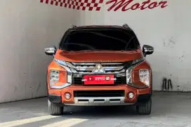 Mitsubhisi Xpander cross premium AT 2020 oranye