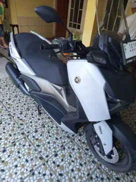 Yamaha Xmax connected