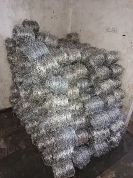 Kawat duri dengan panjang 25mtr