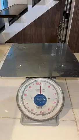 Timbangan duduk jarum camry 100 kg bekas