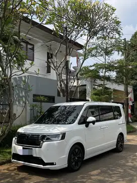 Honda Step Wagon Hybrid 2025 white putih MPV Premium Honda mobil bu