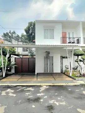 Rumah Dalam Cluster Sudah Renovasi Siap Huni Dengan Taman Area Bintaro