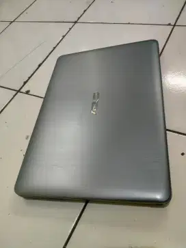 Asus Vivobook gen8 SSD 128Gb+500Gb batre bagus siap pakai No minus