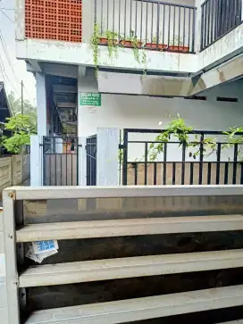 Rumah kos jual cepat Bu 9 pintu