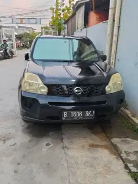 Jual mobil Nissan x-trail 2010 hitam