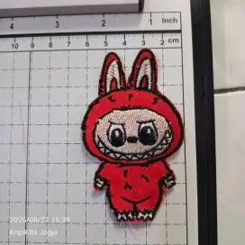 Emblem patch bordir labubu merah