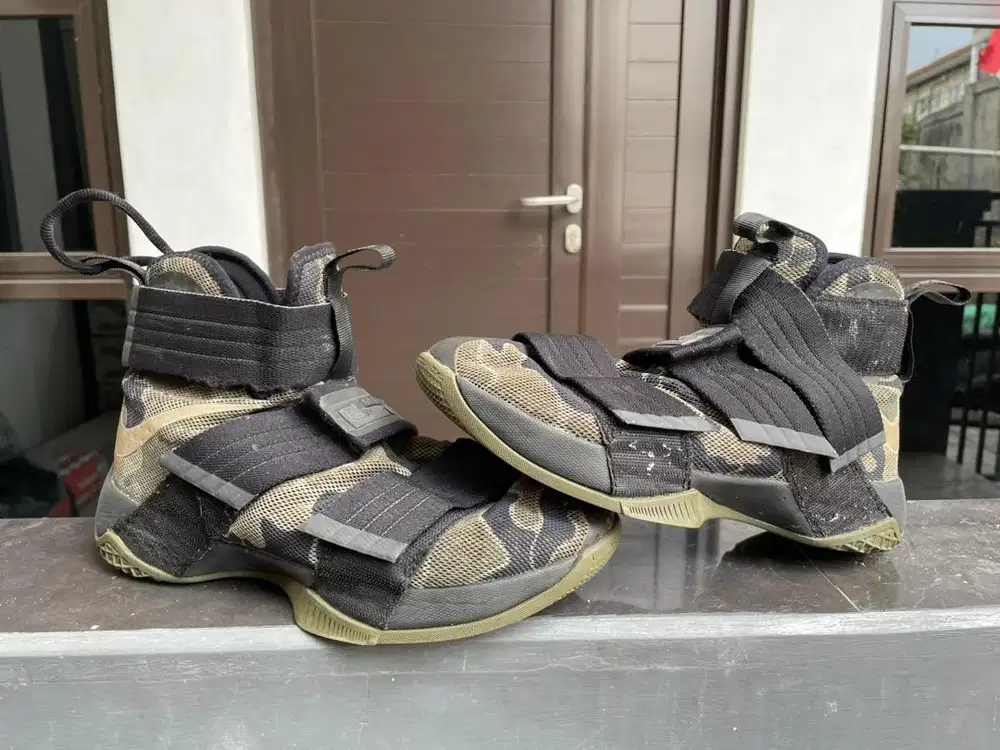 lebron soldier 10 army