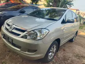 Toyota Kijang Innova 2005 Bensin
