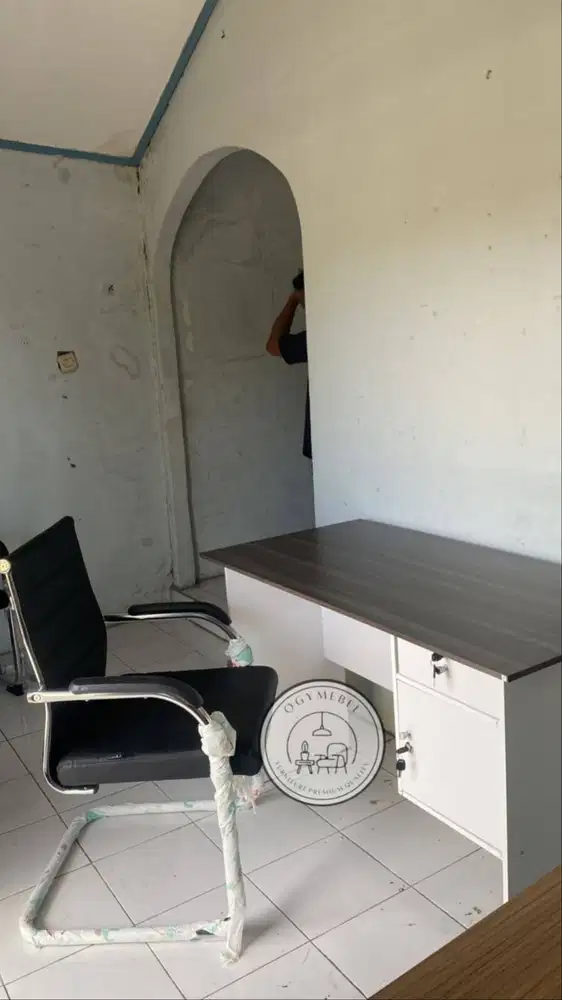 SATU SET MEJA DAN KURSI HADAP KULIT TERMURAH