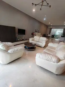 HARGA OKE! Rumah 8x20 di Golf Island PIK - Concerto Semi Furnished