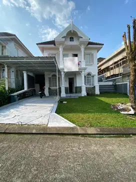 Disewakan Rumah depan Taman di Cluster terdepan sentul City