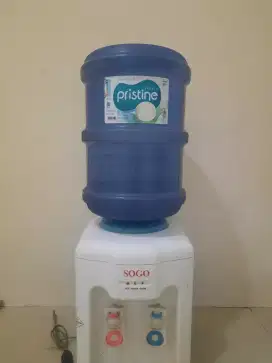 Dispenser dan Galon Sepaket Normal Berfungsi dgn Baik Nego Saja