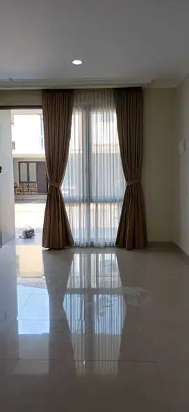DIJUAL RUMAH BARU 2 LANTAI DI CLUSTER BARU KOTA WISATA, DEKAT MAL!