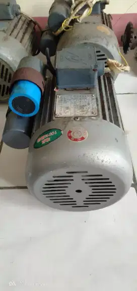 Dinamo penggerak 1 Phase/1.5Hp/Rpm 1400 copotan ori lokasi Jt.Warna
