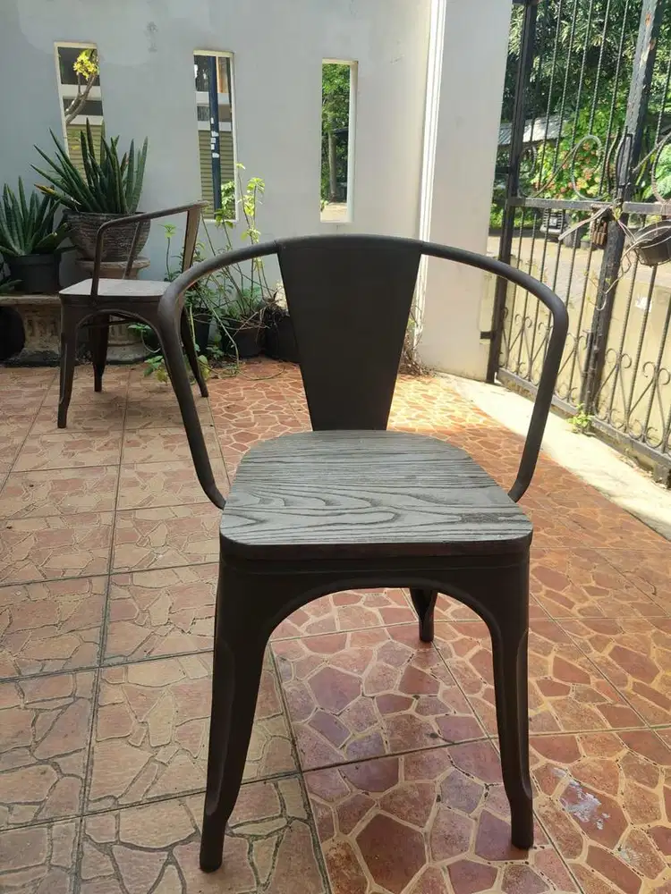 kursi bekas cafe merk informa