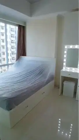Sewa Apartemen Green Sedayu 2BR View Kolam Furnished, Cengkareng