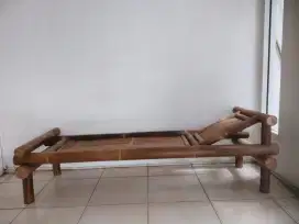 Kursi bambu atau bale bale