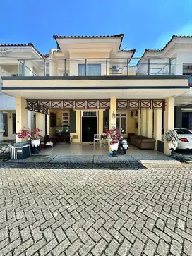 RUMAH SIAP HUNI DALAM KOMPLEK DI FLAMBOYAN