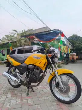 Honda Tiger 2000 Kuning