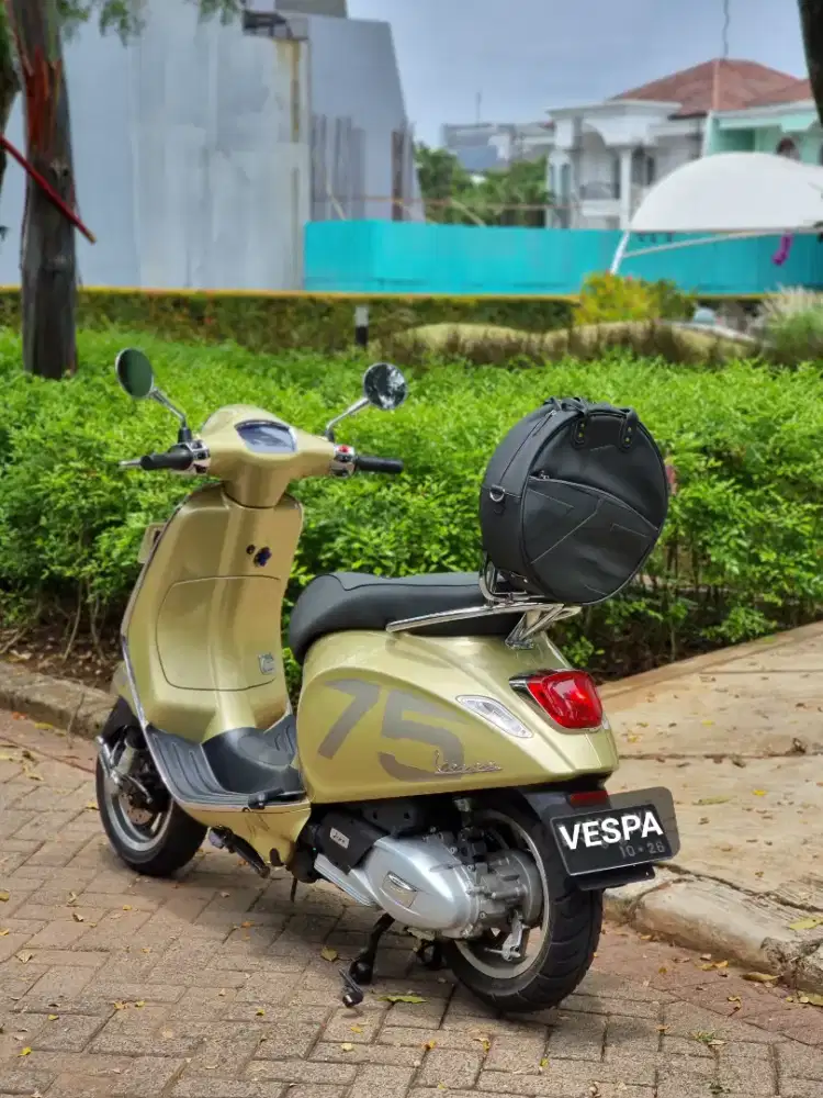 Vespa Primavera Anniversary 75thn
