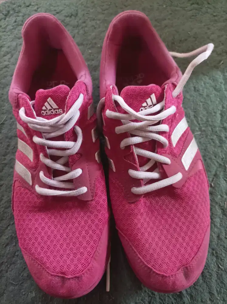 Sepatu Adidas cewek