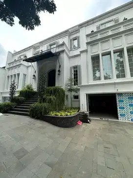 Rumah mewah di Menteng Siap huni Harga di bawah 100 m