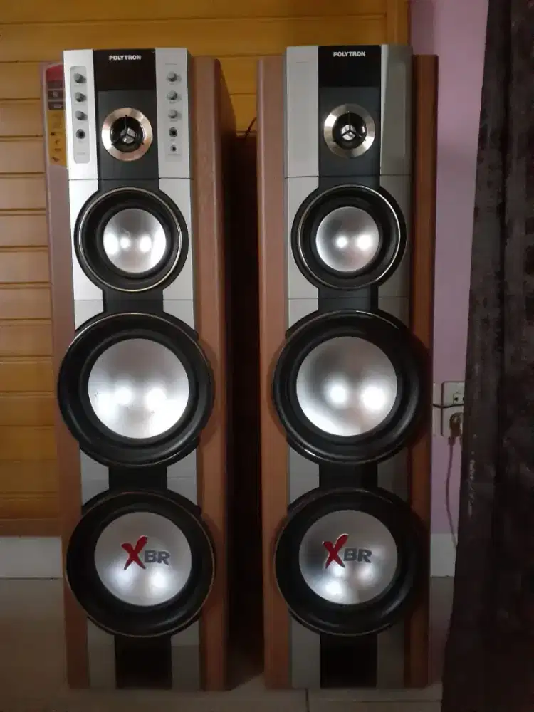 Speaker besar merek Polytron