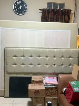kasur 180x200 dengan tatakan bawah nya dan dipan