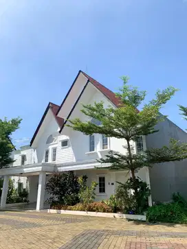 Rumah 2lantai dengan Model American Classic