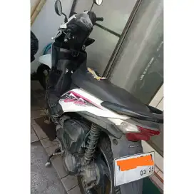 HONDA BEAT 2013, WARNA PUTIH PLAT M