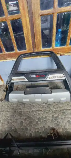 Tanduk bumper depan TRD