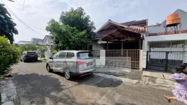 RUMAH LEBAK BULUS INDAH DALAM KOMPLEKS JAKARTA SELATAN