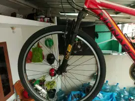 Dijual cepat sepeda polygon monarch m2 dibawah harga pasaran.