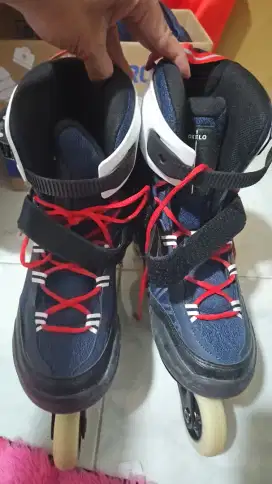 ​Dijual: Sepatu Roda Oxelo Bekas Ukuran 46 - Cocok untuk Pemula!