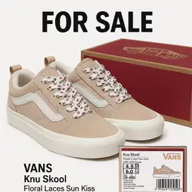 Sepatu Vans Knu Skool