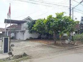 Dijual Tanah Luas dan Bangunan dekat Pusat Kota Metro