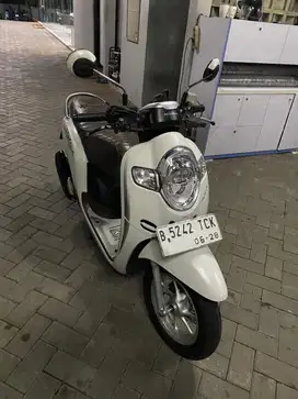 DIJUAL MOTOR SCOOPY PUTIH SE 2019 MULUZ ISTIMEWA